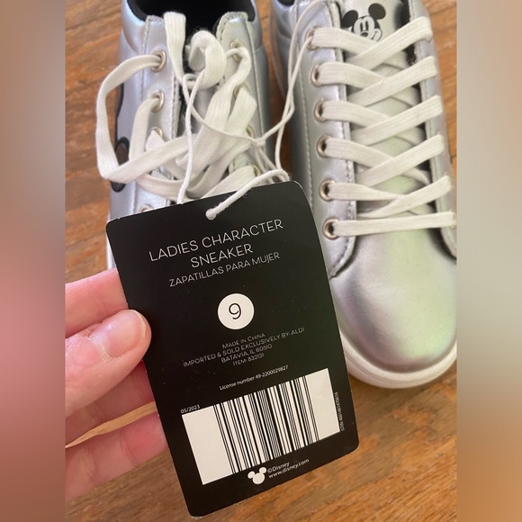 Disney Mickey Mouse silver sneakers size 9 - Picture 3 of 9